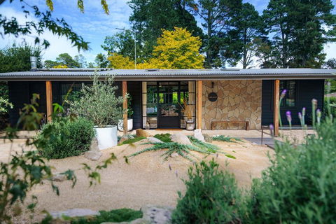 SABLE MAE Luxury Rustic Ranch - Tourism Noosa 1