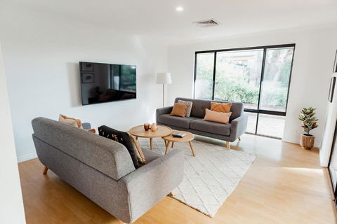 Salhus - Sleep In King Beds & Easy Walk To Town - Tourism Noosa 1