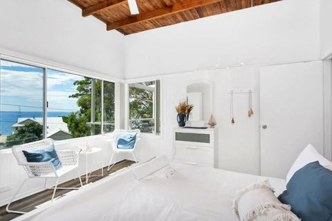 Sally Beach House With Ocean Views - Tourism Noosa 1