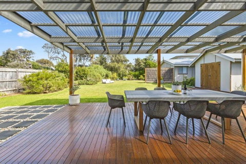 Salt Air Beach Retreat - 280m Walk To Foreshore, Check Out 5pm Sunday! - Tourism Noosa 2