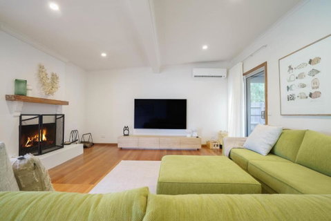 Salt Air Beach Retreat - 280m Walk To Foreshore, Check Out 5pm Sunday! - Tourism Noosa 3
