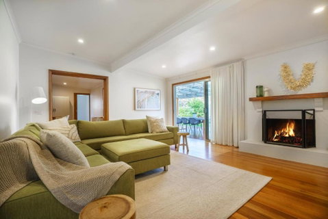 Salt Air Beach Retreat - 280m Walk To Foreshore, Check Out 5pm Sunday! - Tourism Noosa 0
