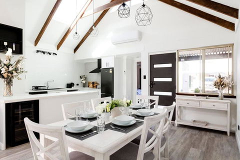 Salt & Pepper; Beautiful Town House In Margs! - Tourism Noosa 0