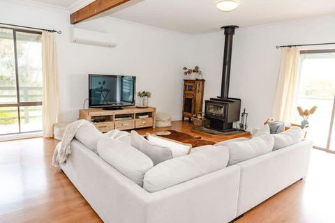 Salt Bush Cottage Peterborough - Tourism Noosa 0