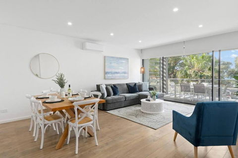 Saltwater Escape - Contemporary Seaside Stunner - Tourism Noosa 0