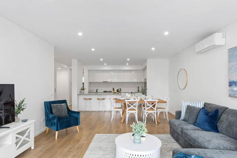 Saltwater Escape - Contemporary Seaside Stunner - Tourism Noosa 1