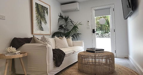 SALTY PALMS -Seaside Studio Apartment - Tourism Noosa 3