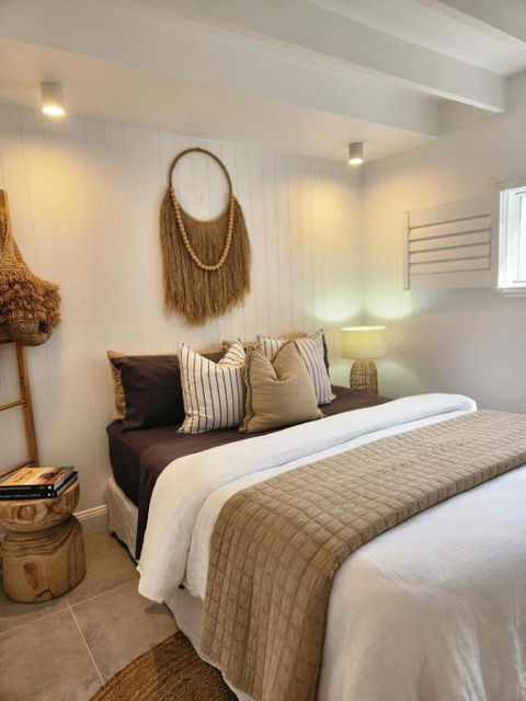 SALTY PALMS -Seaside Studio Apartment - Tourism Noosa 1