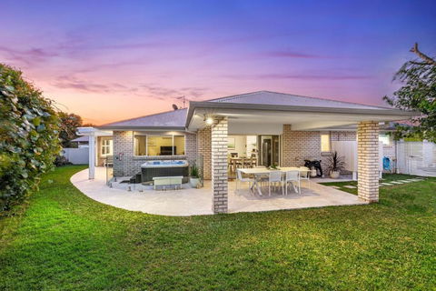 Salty Pause At Bondi House - With Spa And Pet Friendly! - Tourism Noosa 3