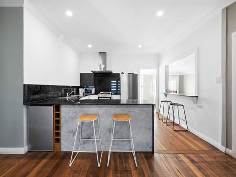 Salty Sea Cottage - Tourism Noosa 0