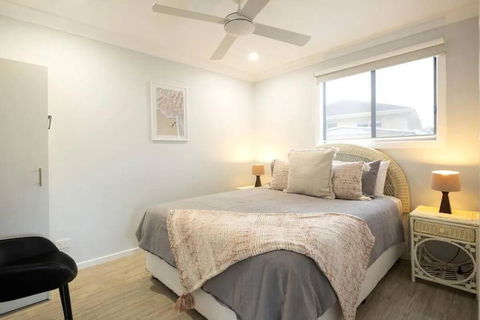 Salty Vibes - Tourism Noosa 0