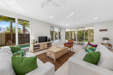 Sand And Sea Beach House - Tourism Noosa 2