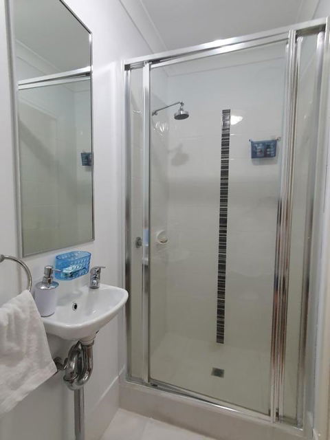 Sandalwood Guest Room - Tourism Noosa 3
