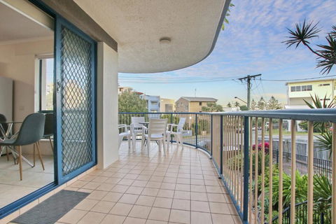 Sandalwood Unit 1 66 Lower Gay Tce - Tourism Noosa 2