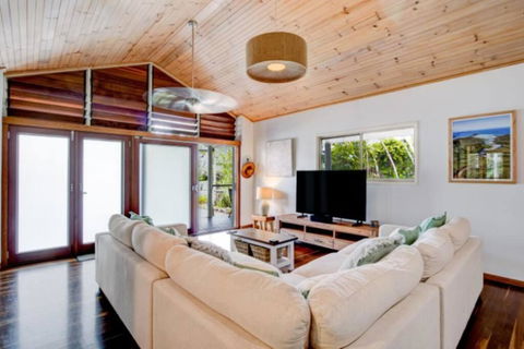 Sandalwood - Tourism Noosa 0