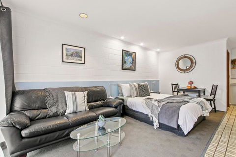 Sandbar Motel - Tourism Noosa 0
