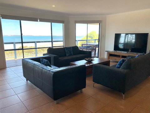 Sandcastle - A Esplanade Place, Stunning Views - Tourism Noosa 1