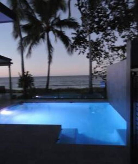 Sandcastle Retreat - Absolute Cairns Beachfront - Tourism Noosa 1
