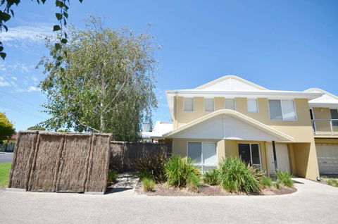Sandpiper 10 - Close To Town And Beach - Tourism Noosa 0
