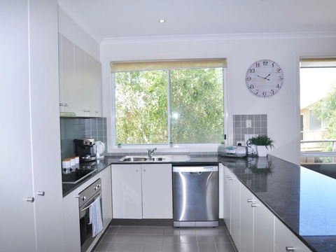 Sandpiper 3 - Close To Town And Beach - Tourism Noosa 3