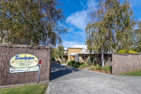 Sandpiper 5 - Close To Town And Beach - Tourism Noosa 1