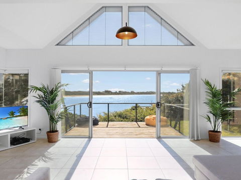 Sandy Cove - Tourism Noosa 1
