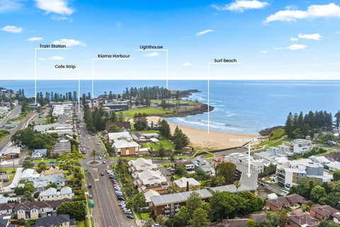 Sandy Feet - Tourism Noosa 0