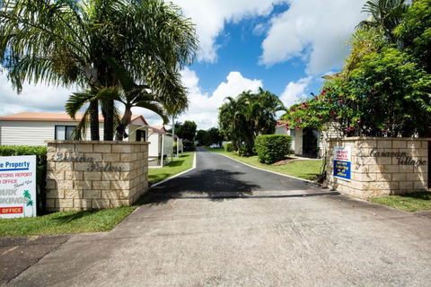 Sarina Palms Caravan And Cabins Village - Tourism Noosa 0