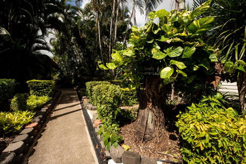 Sarina Palms Caravan And Cabins Village - Tourism Noosa 2