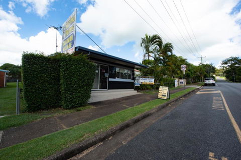 Sarina Palms Caravan And Cabins Village - Tourism Noosa 1