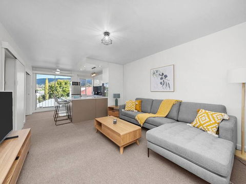 Sandy Bay Apartment With Hobart River View, Near UTAS - Stroll To Cafes And Shops - Tourism Noosa 0