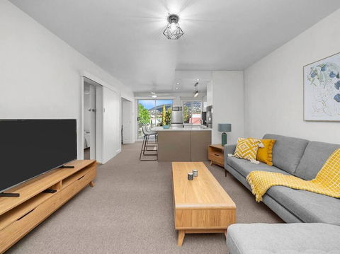 Sandy Bay Apartment With Hobart River View, Near UTAS - Stroll To Cafes And Shops - Tourism Noosa 2