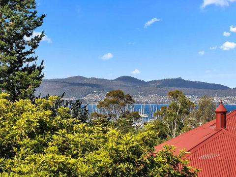 Sandy Bay Apartment With Hobart River View, Near UTAS - Stroll To Cafes And Shops - Tourism Noosa 1