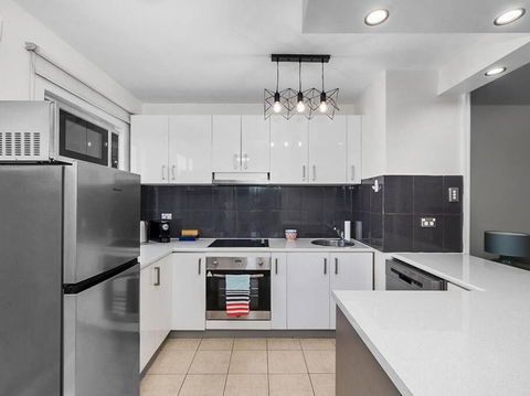 Sandy Bay Apartment With Hobart River View, Near UTAS - Stroll To Cafes And Shops - Tourism Noosa 3