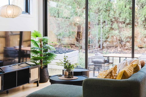 Stylish 4BR Family Townhouse With Private Courtyard - Tourism Noosa 3