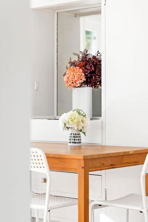 Stylish Double Room - Seconds To Transport & Shops - Shared Bathroom - Tourism Noosa 3