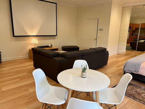 Super Luxury Self Contained Studio Unit - Tourism Noosa 2