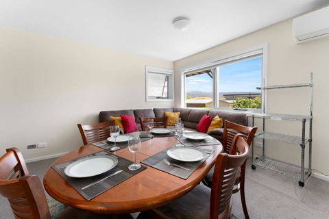 T Bar On Twynam - Modern 2BR Apartment L WiFi L Netflix L BBQ L Smart TV L Air-Con - Tourism Noosa 2