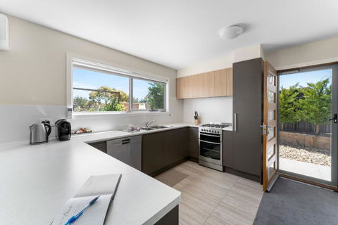T Bar On Twynam - Modern 2BR Apartment L WiFi L Netflix L BBQ L Smart TV L Air-Con - Tourism Noosa 0