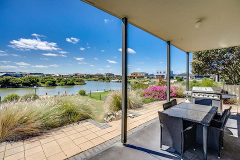 T2 12 Wentworth Pde Hindmarsh Island - No Linen Included - Tourism Noosa 1