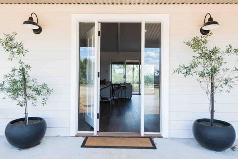 The Bungalow Cottage - Tourism Noosa 1