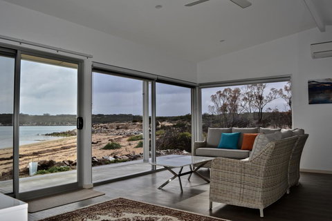 Beachside - Tourism Noosa 0