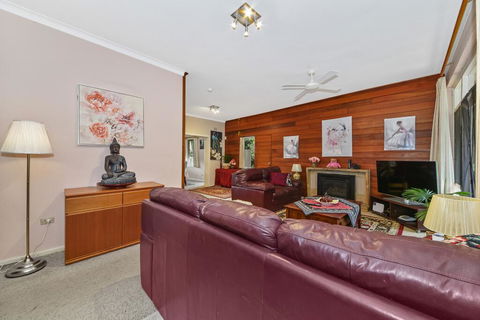 BEAUTIFUL HOLIDAY HOME CLOSE TO KU-RING-GAI CHASE NNT328 - Tourism Noosa 2