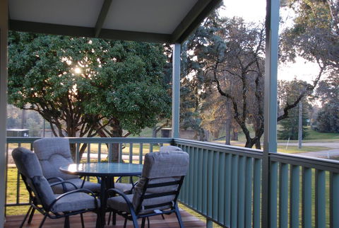 Beechworth Lake Sambell Caravan Park - Tourism Noosa 2
