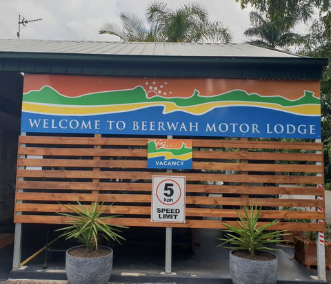 Beerwah Motor Lodge - Tourism Noosa 0