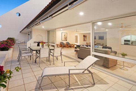 Bella Azure Two Bedroom Two Bathroom Spacious Ocean-view Apartment With Golf Buggy - Tourism Noosa 2