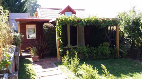 Bella Rouge Cottage Bright - Tourism Noosa 2