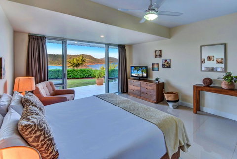 Bella Vista East 3 Luxury Ocean Views Large Flat Grassed Area And Buggy - Tourism Noosa 1