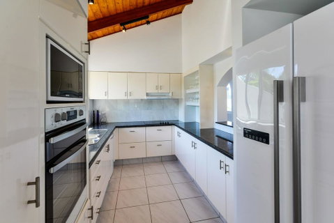 Bella Vista West 3 Luxury Ocean View High Ceilings Golf Buggy Sleeps 8 - Tourism Noosa 3