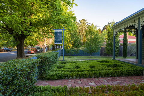 Belmont At Beechworth 2 Bedrooms, 2 Bathrooms, 2 Couples - Tourism Noosa 2